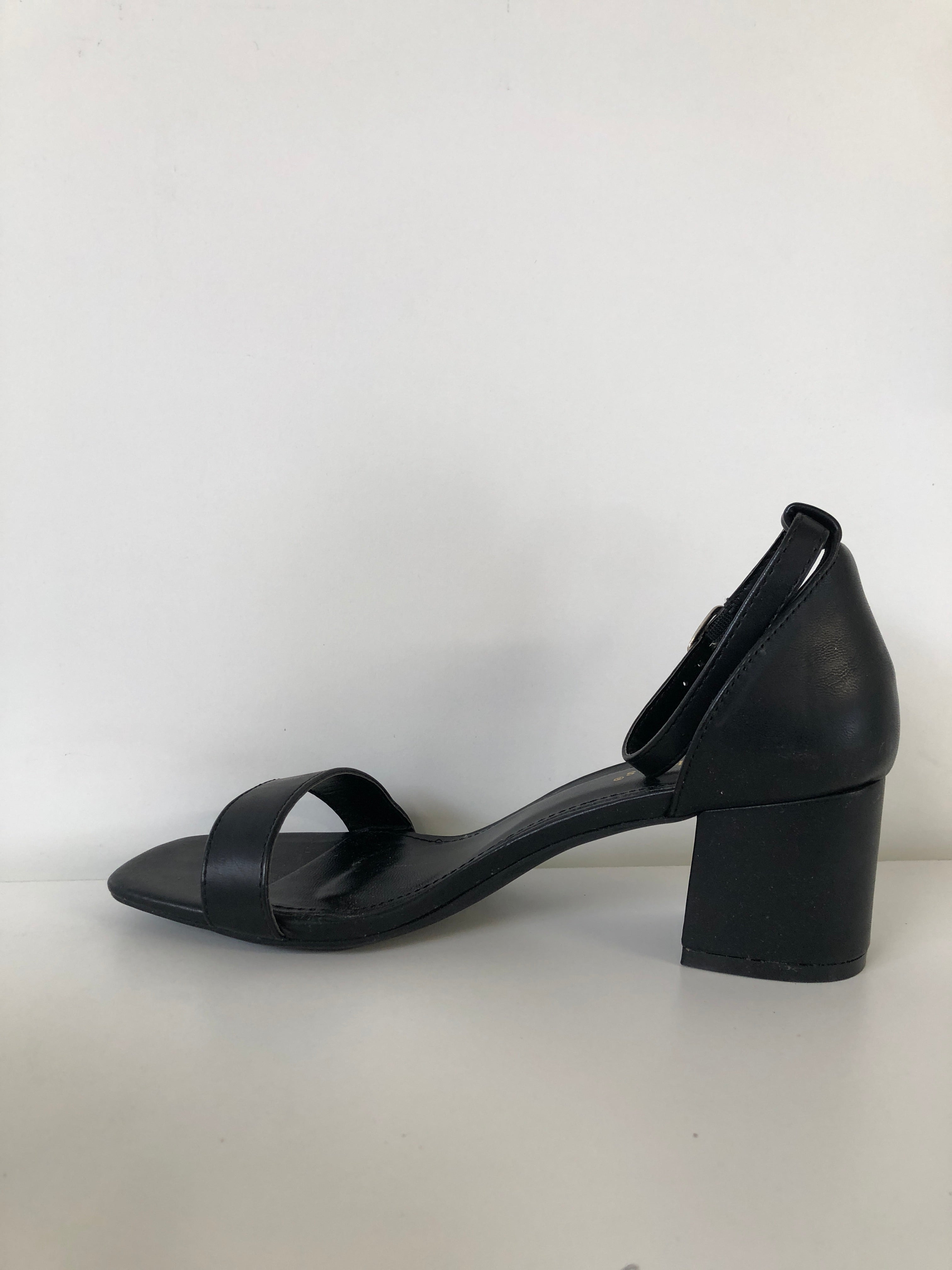 Ideal Shoes Sandaler